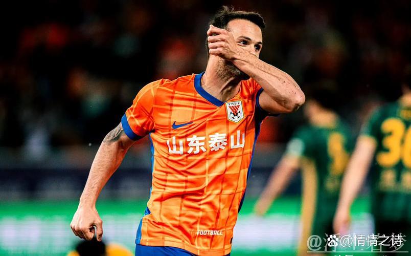 费利佩抓住山东泰山失误机会上演精彩抽射 费利佩抓住山东泰山失误机会上演精彩抽射